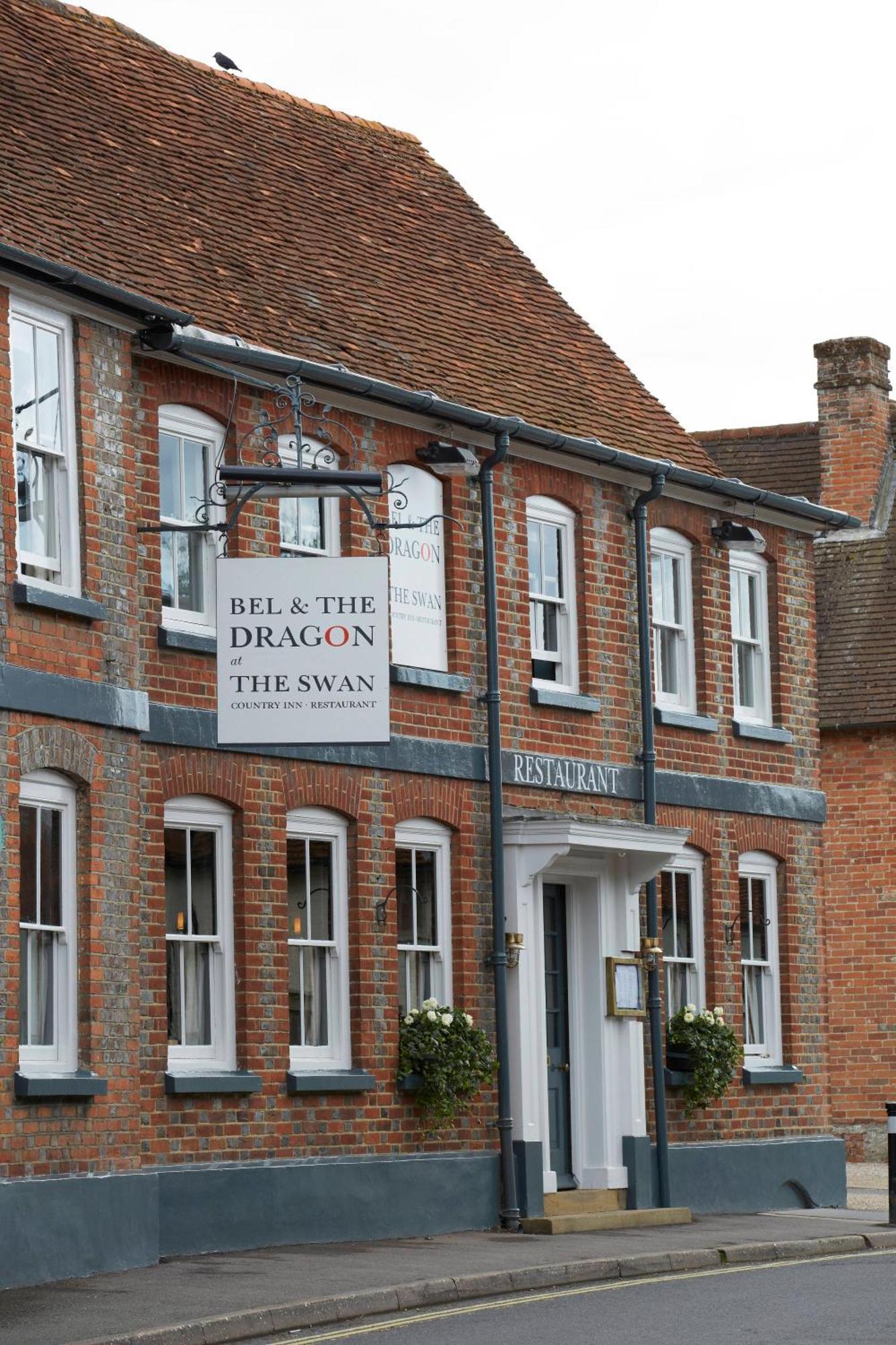Bel And The Dragon-Kingsclere Hotel Екстериор снимка